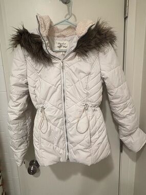 Maralyn & Me Light Cream Quilted Puffer Jacket with Faux Fur Hood small